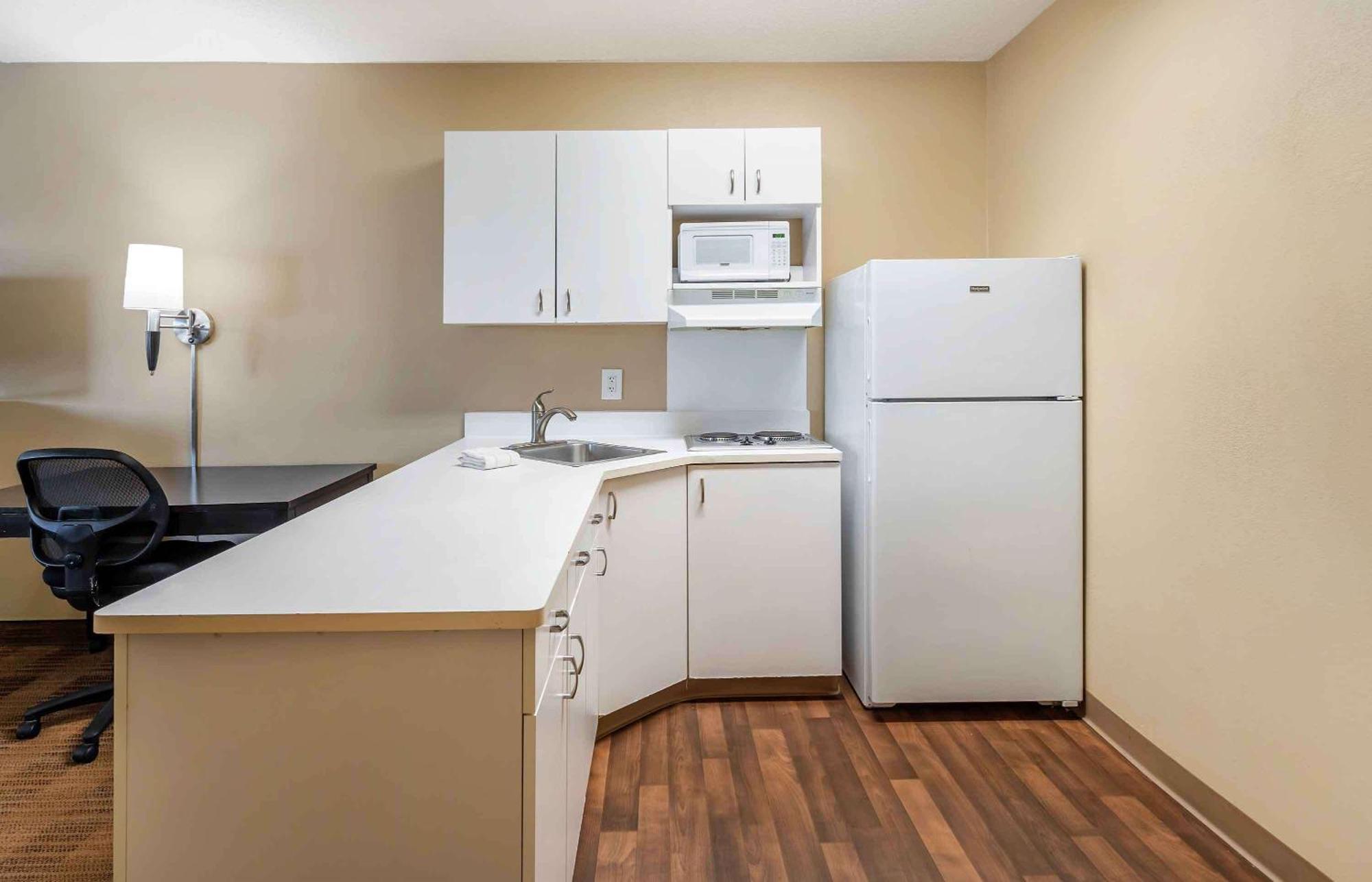 Extended Stay America Suites - Chicago - Woodfield Mall Шаамбург Экстерьер фото