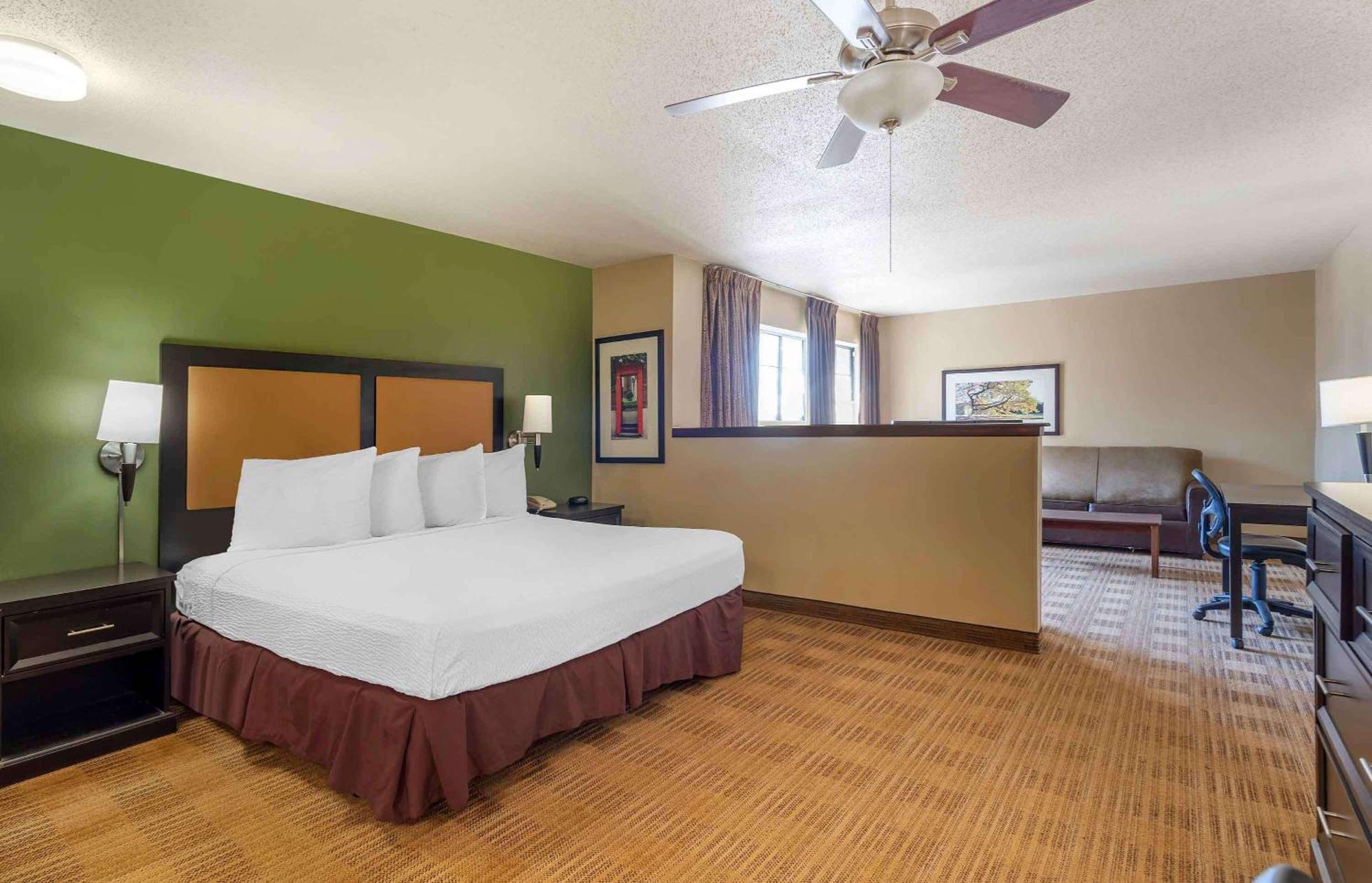 Extended Stay America Suites - Chicago - Woodfield Mall Шаамбург Экстерьер фото