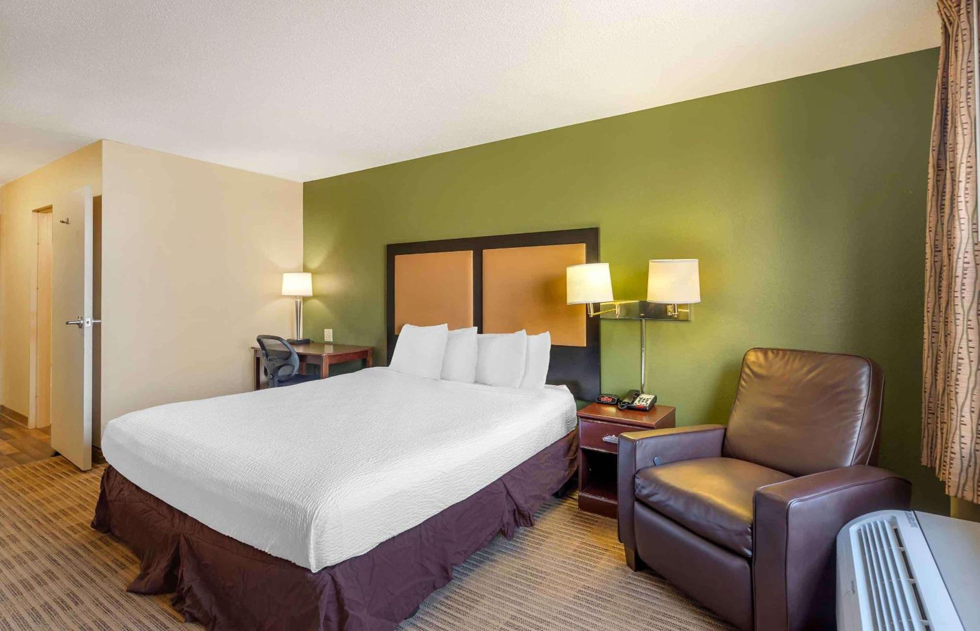 Extended Stay America Suites - Chicago - Woodfield Mall Шаамбург Экстерьер фото