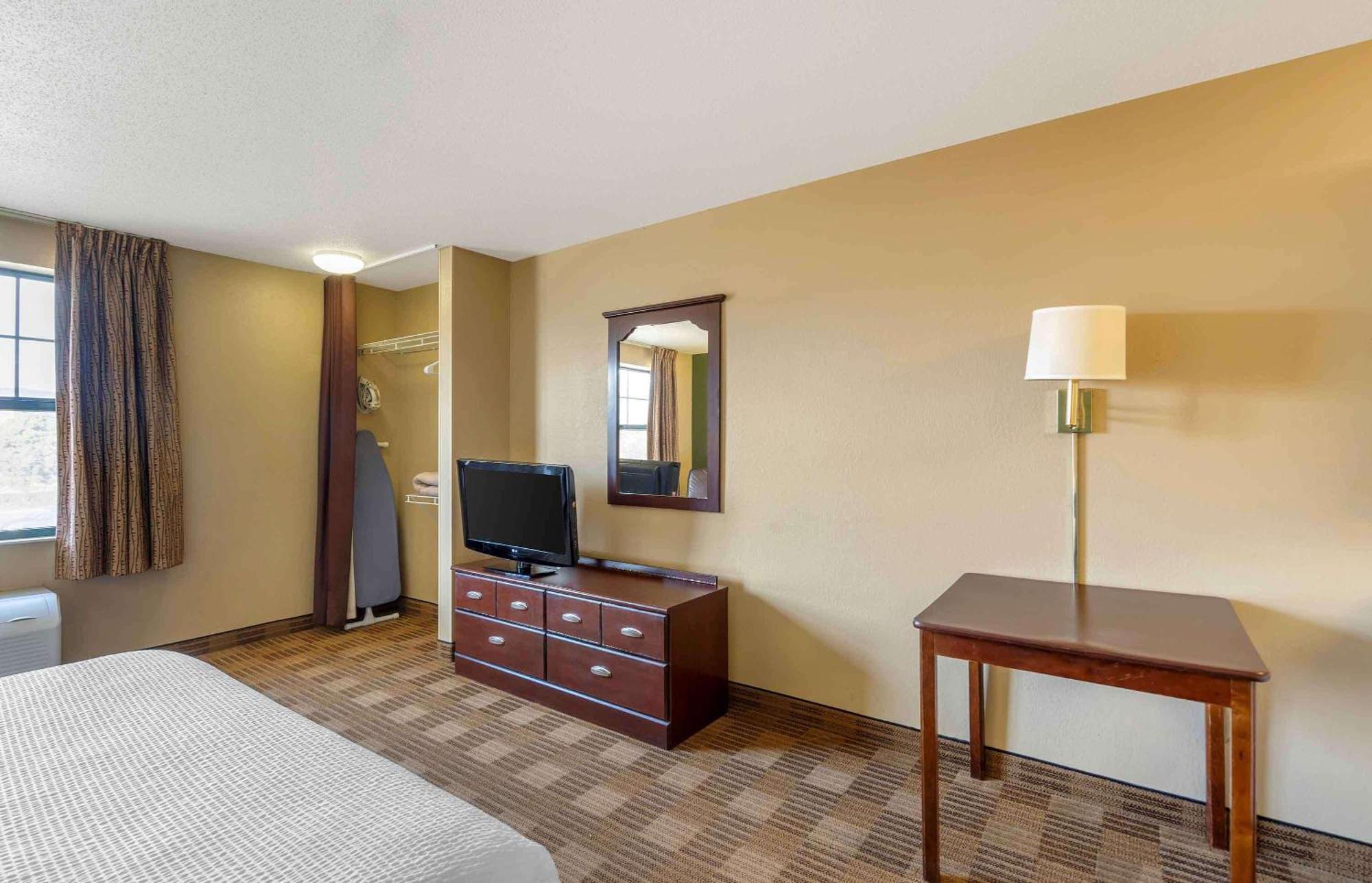 Extended Stay America Suites - Chicago - Woodfield Mall Шаамбург Экстерьер фото