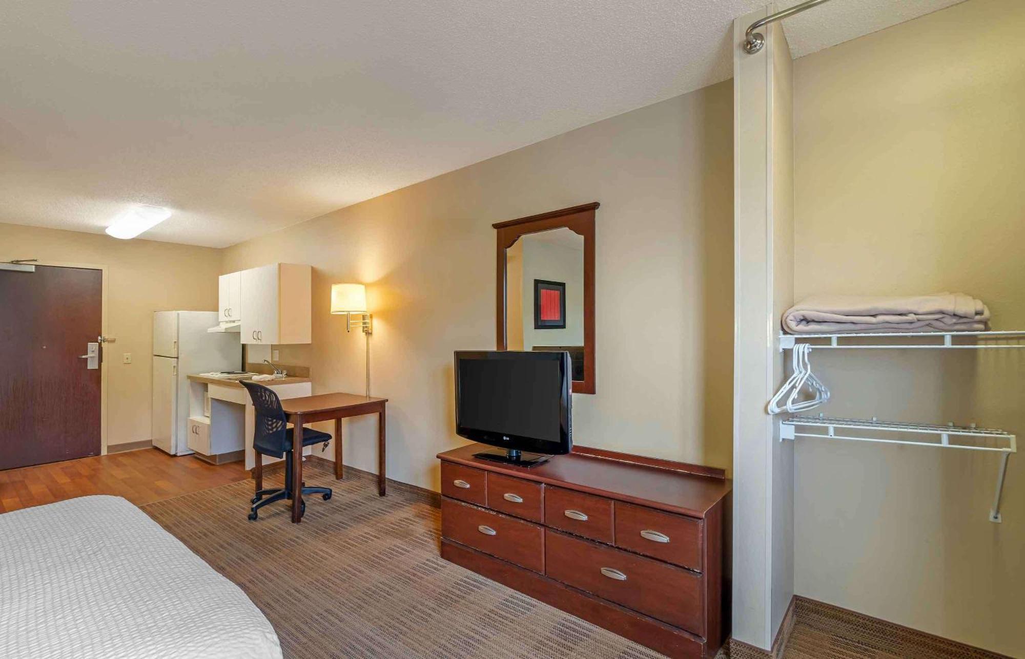 Extended Stay America Suites - Chicago - Woodfield Mall Шаамбург Экстерьер фото
