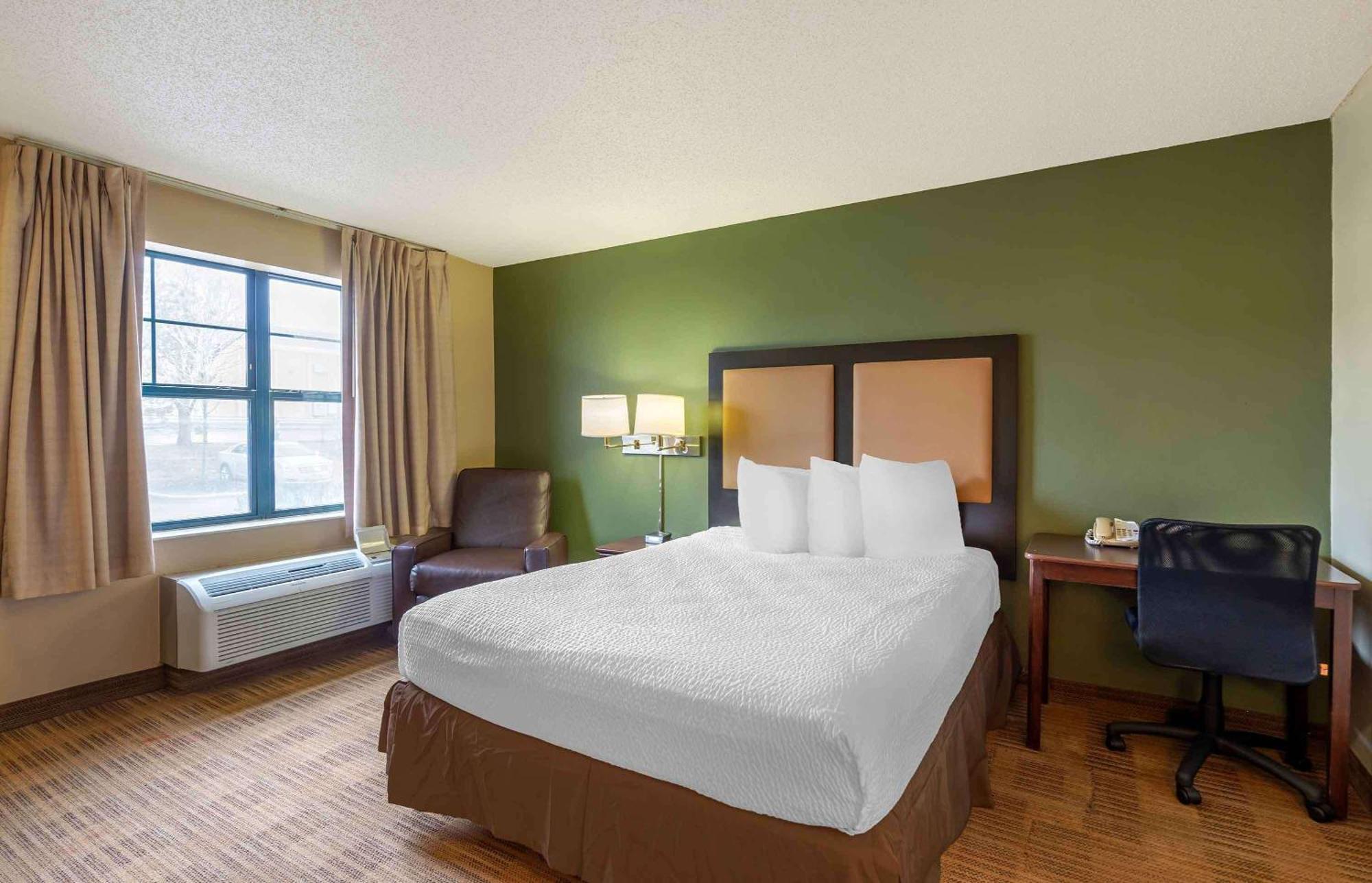 Extended Stay America Suites - Chicago - Woodfield Mall Шаамбург Экстерьер фото