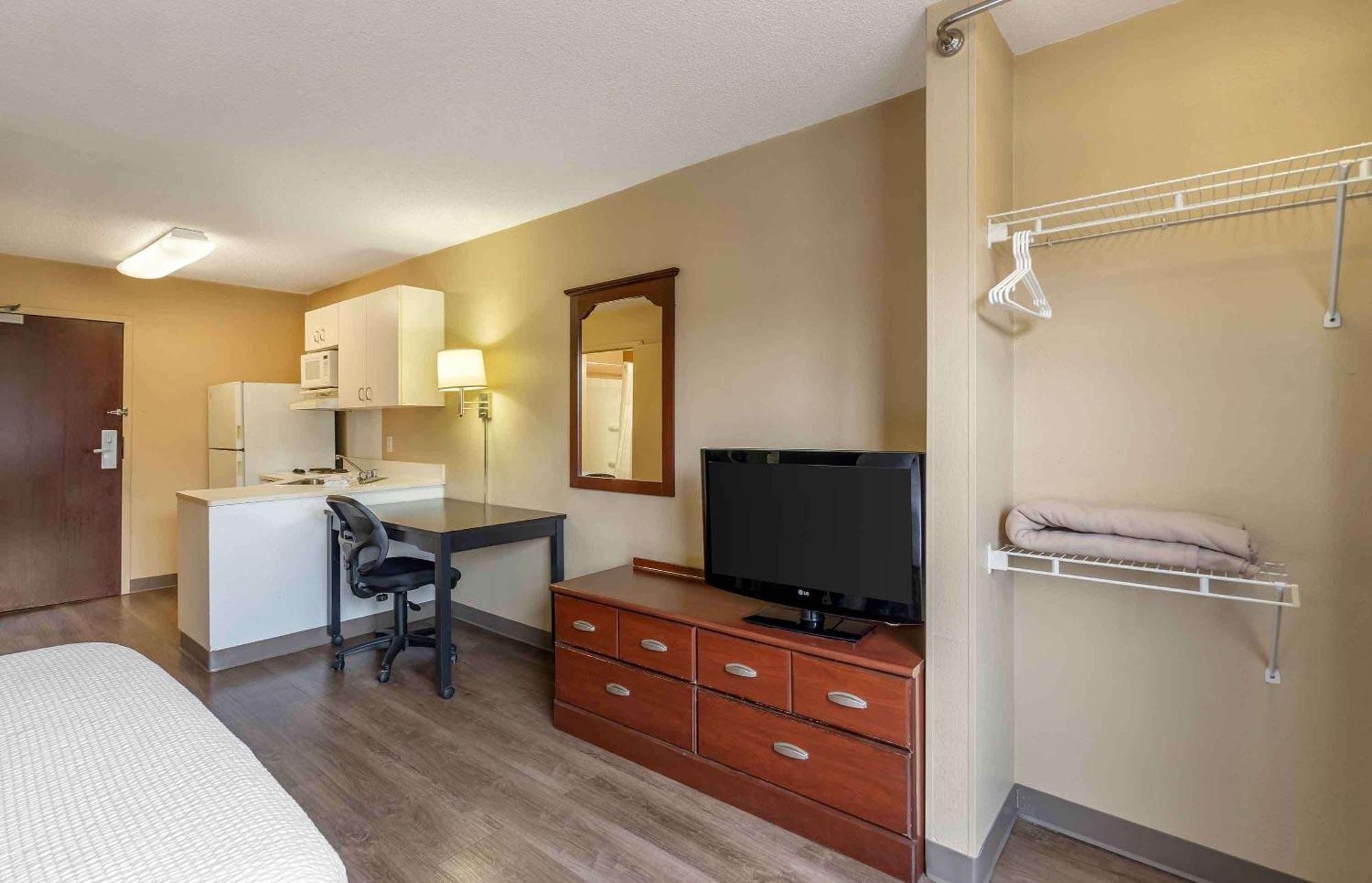 Extended Stay America Suites - Chicago - Woodfield Mall Шаамбург Экстерьер фото
