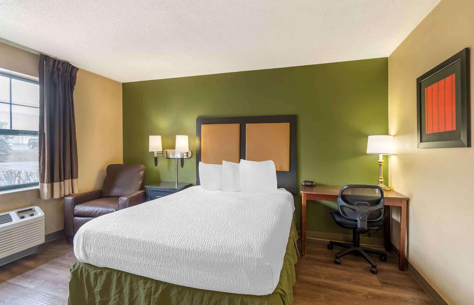 Extended Stay America Suites - Chicago - Woodfield Mall Шаамбург Экстерьер фото
