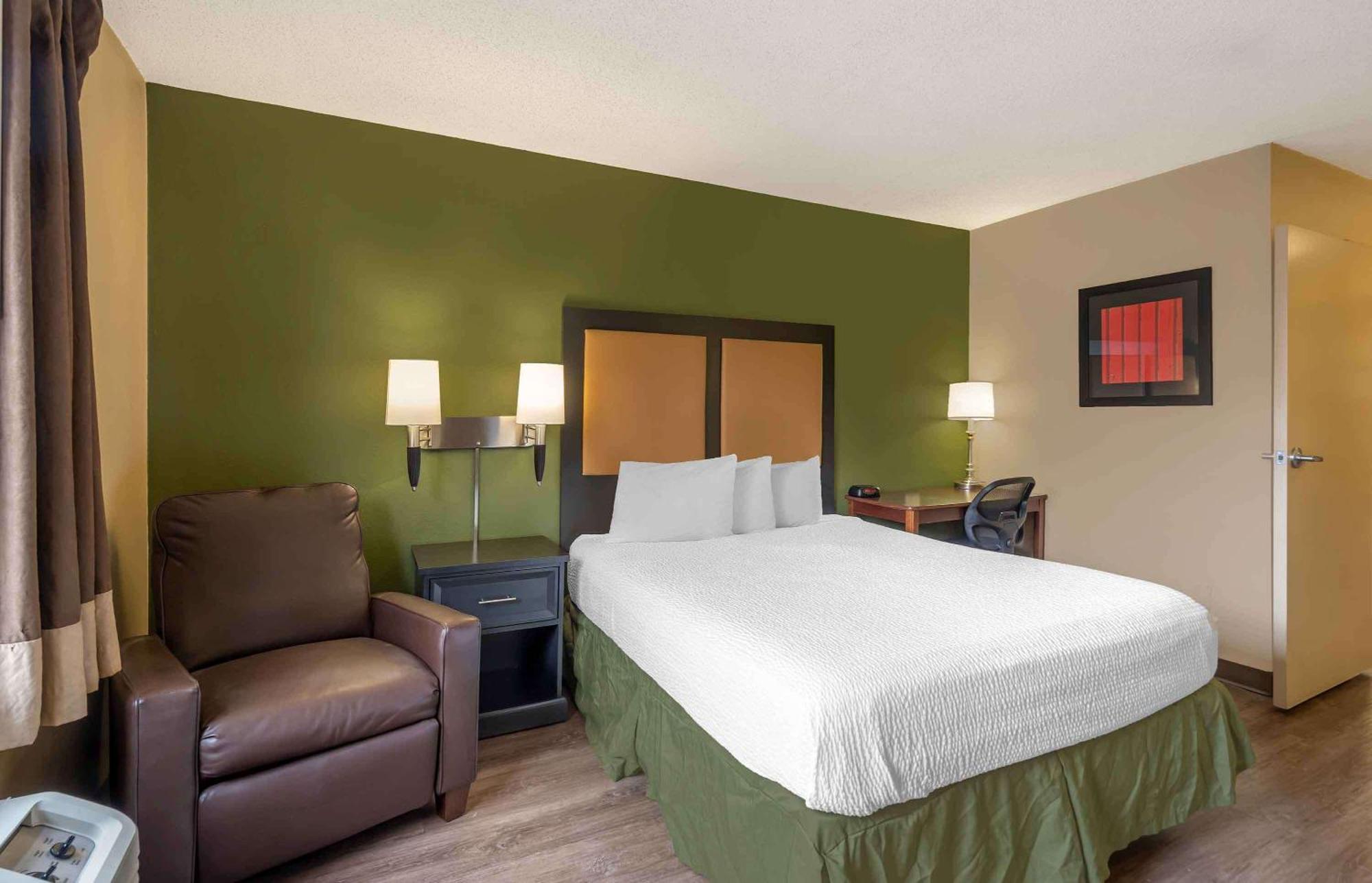 Extended Stay America Suites - Chicago - Woodfield Mall Шаамбург Экстерьер фото